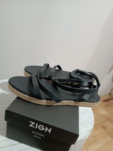 Zdjęcie oferty: Czarne sandały firmy ZING nowe rozmiar 40
