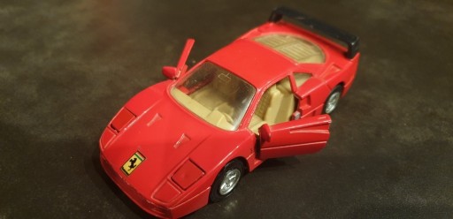 Zdjęcie oferty: Model samochodu 1:40 z lat 80 Ferrari F40