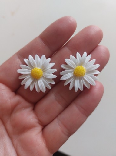 Zdjęcie oferty: Kolczyki kwiatki stokrotki sztyfty do ucha