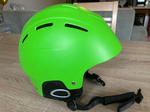 Zdjęcie oferty: Kask na narty, snowboard rozm.56-58 + narty gratis