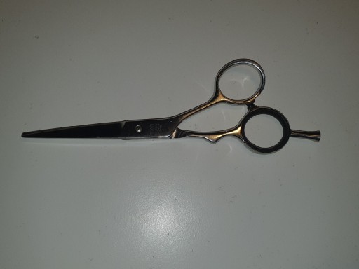Zdjęcie oferty: Profesjonalne nożyczki fryzjerskie WASABI WS-155