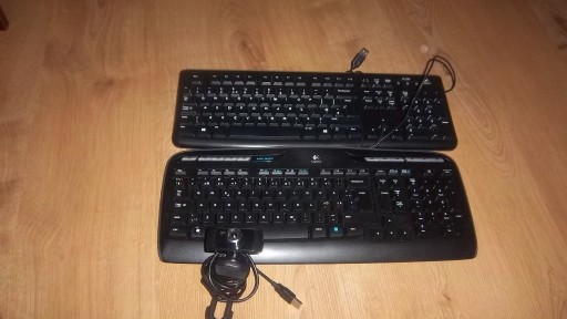 Zdjęcie oferty: 2 klawiatury Logitech i kamera