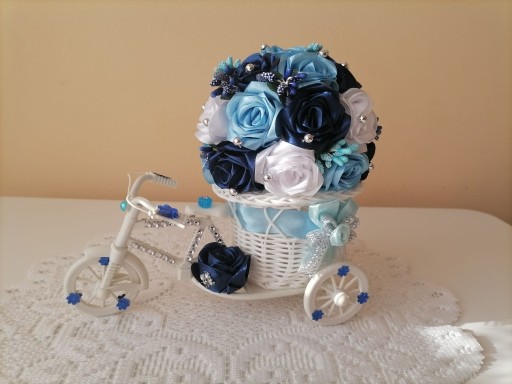 Zdjęcie oferty: Niebieski rowerek stroik z róż na Dzień Matki