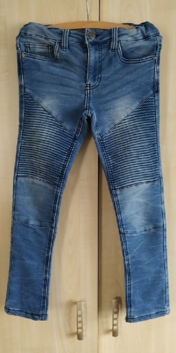 Zdjęcie oferty: Spodnie chłopięce jeansowe 140