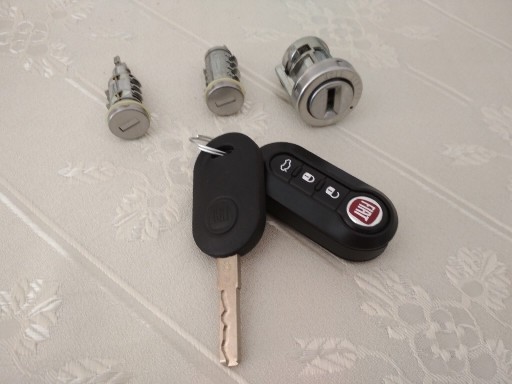 Zdjęcie oferty: Zestaw oryginalny kluczyki + zamki Fiat