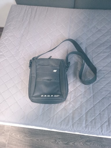 Zdjęcie oferty: Saszetka męska firmy 4F. Lekko używana bez śladów użytkowania