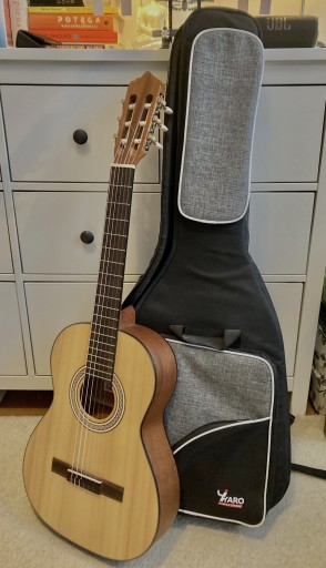 Zdjęcie oferty: Gitara akustyczna LA MANCHA (wraz z futerałem)