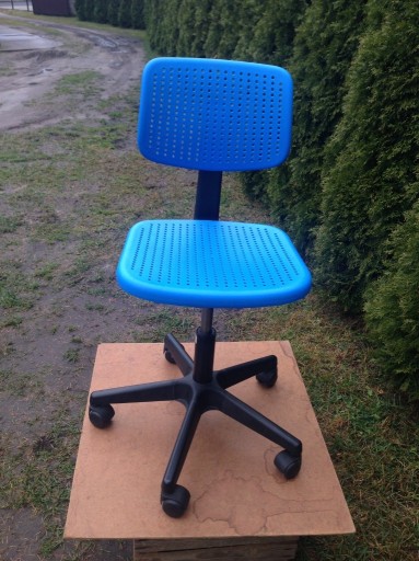 Zdjęcie oferty: Krzesło do komputera, biurka Teleskopowe obrotowe na kółkach.