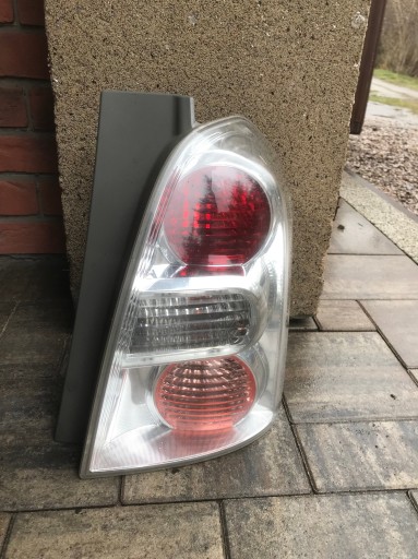 Zdjęcie oferty: Lampa tylna prawa corolla verso lift europa