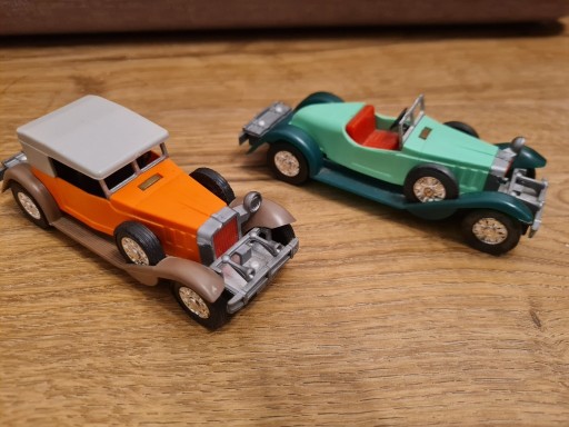 Zdjęcie oferty: Dwa modele samochodzików z PRL