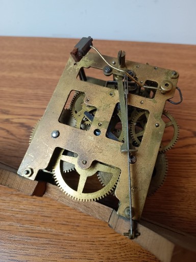 Zdjęcie oferty: Mechanizm do zegara wiszącego Kienzle 