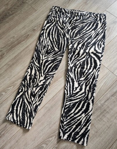 Zdjęcie oferty: Damskie spodnie w print zeberki Zara rozmiar XL