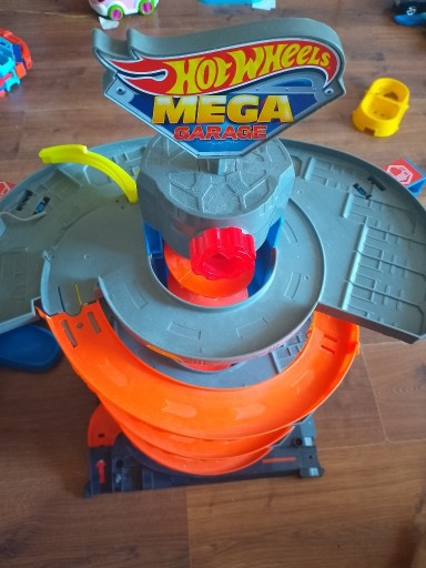Zdjęcie oferty: Hot wheels zjeżdżalnia z samochodzikami
