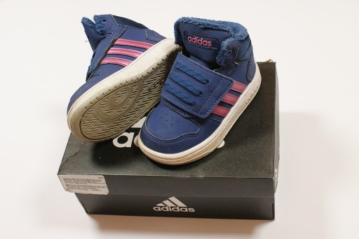 Zdjęcie oferty: Buty dziecięce Adidas Hoops Mid rozmiar 22