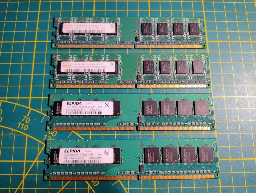 Zdjęcie oferty: RAM DDR2 PC2-5300 4GB (4x1GB)