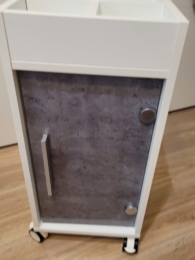 Zdjęcie oferty: Szafka na kółkach pomocnik tchibo tcm 