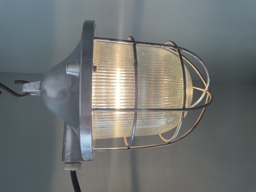 Zdjęcie oferty: Lampa PRL loft przemysłowa po renowacji