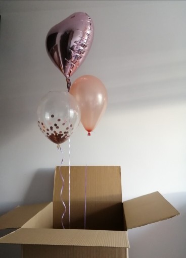 Zdjęcie oferty: Pudło z balonami z helem 