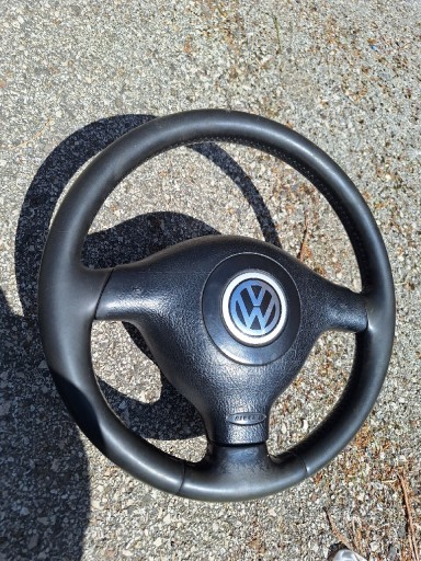 Zdjęcie oferty: Kierownica skórzana skóra trójramienna VW Golf 