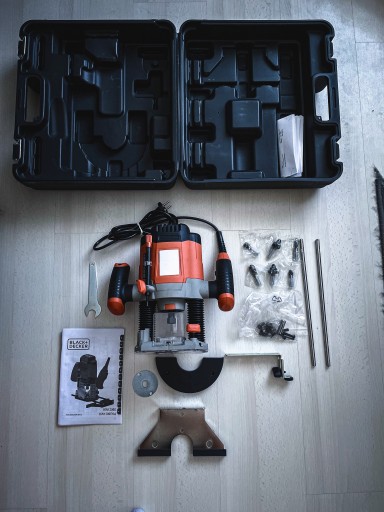 Zdjęcie oferty: Frezarka górnowrzecionowa Black&Decker