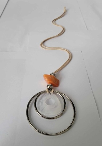Zdjęcie oferty: Piękny długi naszyjnik z pomarańczowym akcentem
