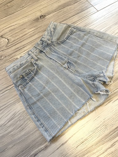 Zdjęcie oferty: Szorty spodenki jeansowe paski Stradivarius XS 34