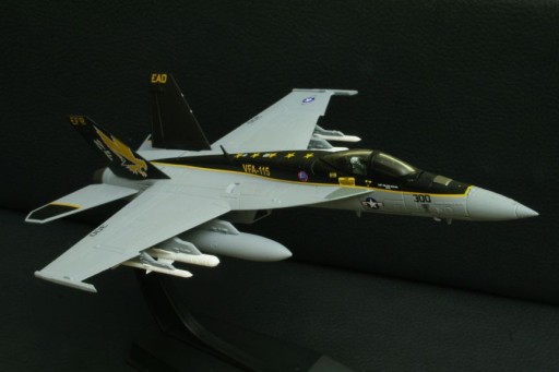 Zdjęcie oferty: F/A-18 Hornet model metalowy 1:100 Salvat