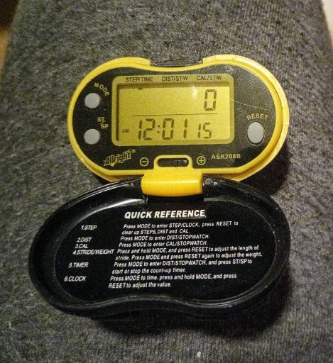 Zdjęcie oferty: Krokomierz z zegarkiem, stoperem, termometrem 