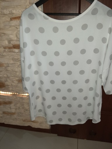Zdjęcie oferty: Biała bluzka oversizowa w popielate grochy