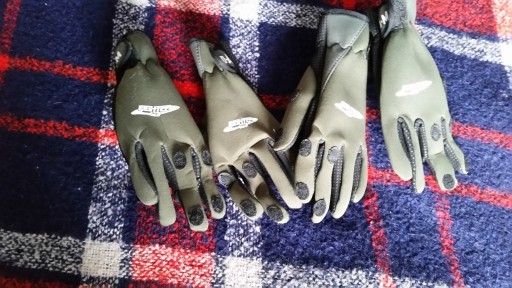 Zdjęcie oferty: Rękawiczki neoprenowe  Dam w rozmiarze L 2pary 