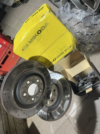 Zdjęcie oferty: Tarcze hamulcowe i klocki Audi a4 b8 a5 8t a6 a7 c7 330mm MIKODA GT 4209 GT
