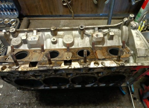 Zdjęcie oferty: głowica 1.8 TSI VW AUDI 06H103373K uszkodzony jeden zawór