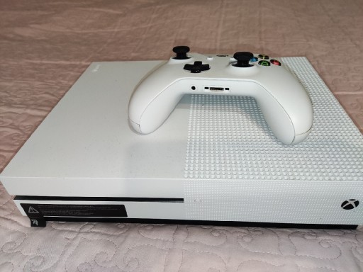 Zdjęcie oferty: Xbox One S 500 GB z blu-ray