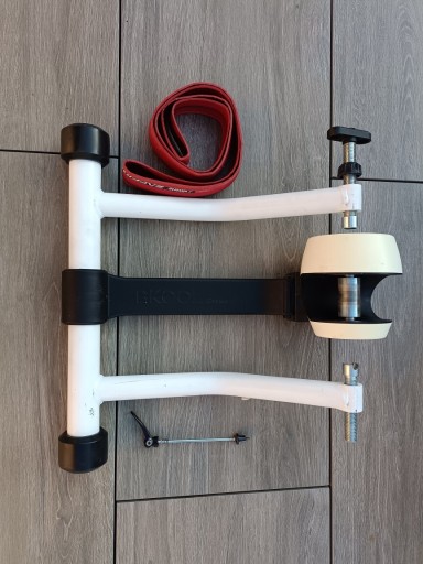 Zdjęcie oferty: Trenażer Bkool One + opona Zaffiro Hone 700x23c