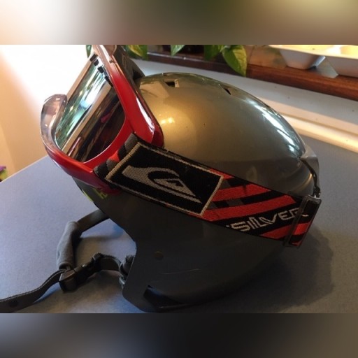 Zdjęcie oferty: KOMPLET KASK Wed'ze +GOGLE Quiksilver