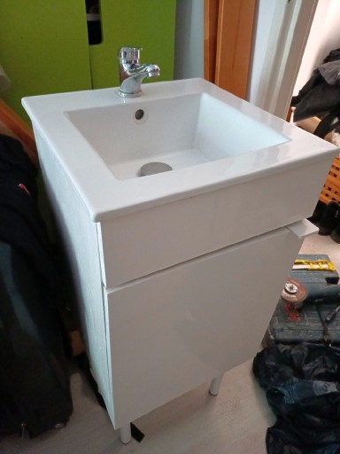 Zdjęcie oferty: Umywalka z szafką i kranem do łazienki 40x40cm