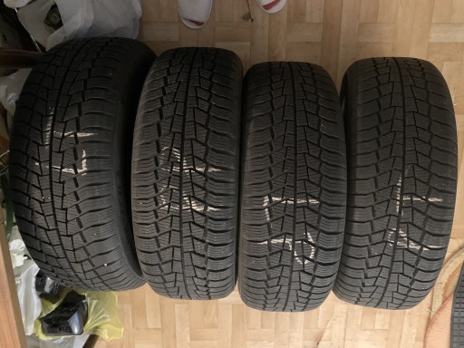 Zdjęcie oferty: Opony zimowe 215/60/r17 jak nowe!