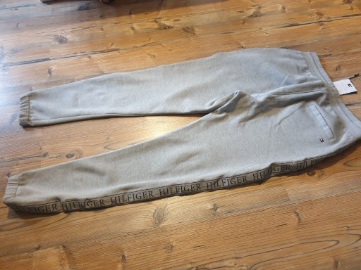 Zdjęcie oferty: Nowe spodnie dresowe tommy Hilfiger roz.M