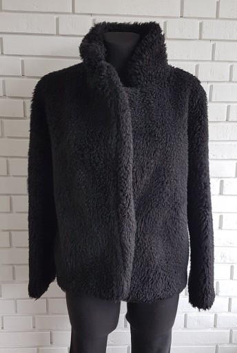 Zdjęcie oferty: Damska kurtka z sztucznego futra kolorze czarnym 