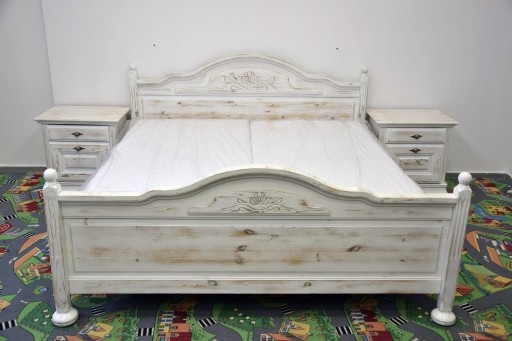 Zdjęcie oferty: łóżko z nowymi materacami i szafkami nocnymi 