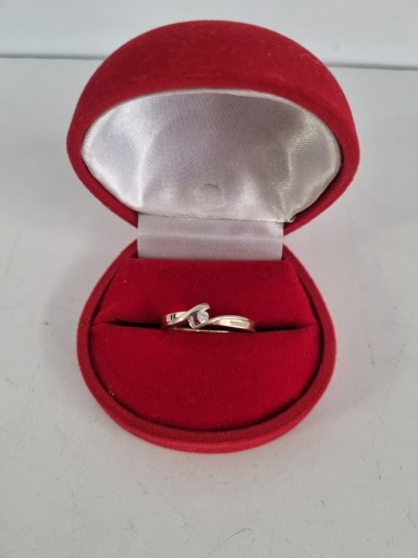 Zdjęcie oferty: Złoty pierścionek z Brylantem