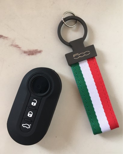 Zdjęcie oferty: Brelok i etui na kluczyk Fiat 500