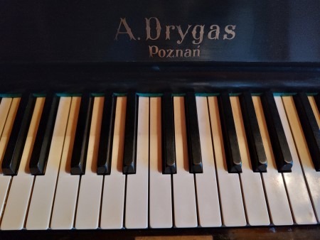 Zdjęcie oferty: pianino stare antyk zabytek unikat kolekcjonerski