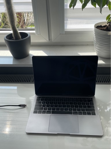 Zdjęcie oferty: MacBook Air 2018 13,3" 256GB/8gb RAM/i5/MVFL2ZE/A