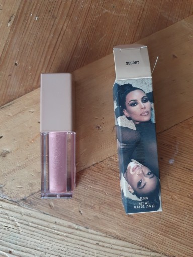 Zdjęcie oferty: KKW X WINNIE Gloss Secret- błyszczyk do ust