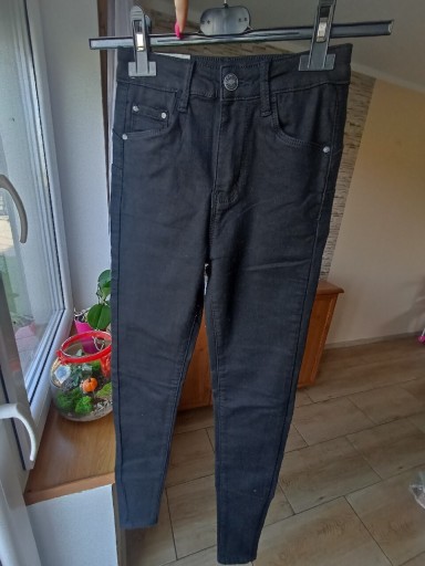 Zdjęcie oferty: Czarne spodnie jeansowe XS 34 nowe 