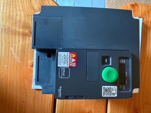 Zdjęcie oferty: Falownik Schneider Altivar 320 4kW