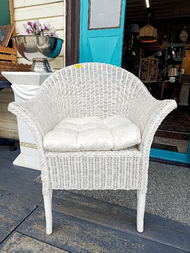 Zdjęcie oferty: Biały fotel rattanowy z poduszk