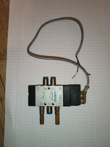 Zdjęcie oferty: Elektrozawór pneumatyczny 5/2 FESTO CPE10-M1BH-5L-M5 mały
