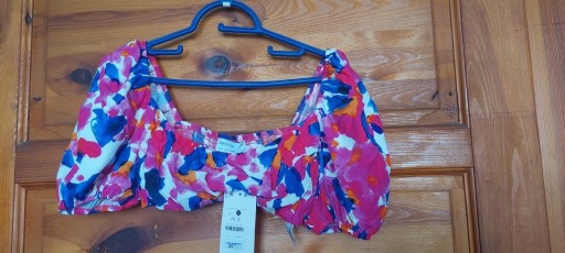 Zdjęcie oferty: Bluzka- top bardzo krótka kwiatowa (M) Bershka 